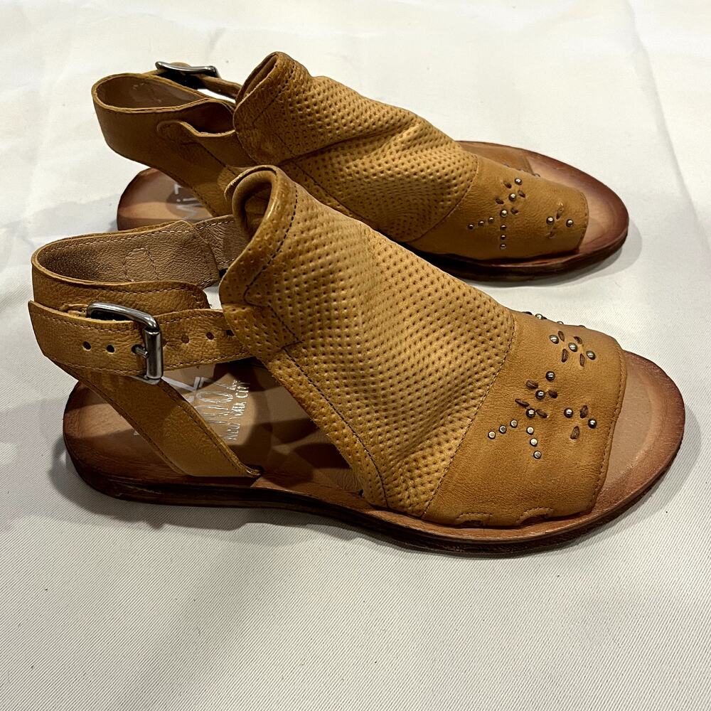 Miz Mooz Leather Wide Width Ankle Strap Sandals Fifi Wheat 7.5M